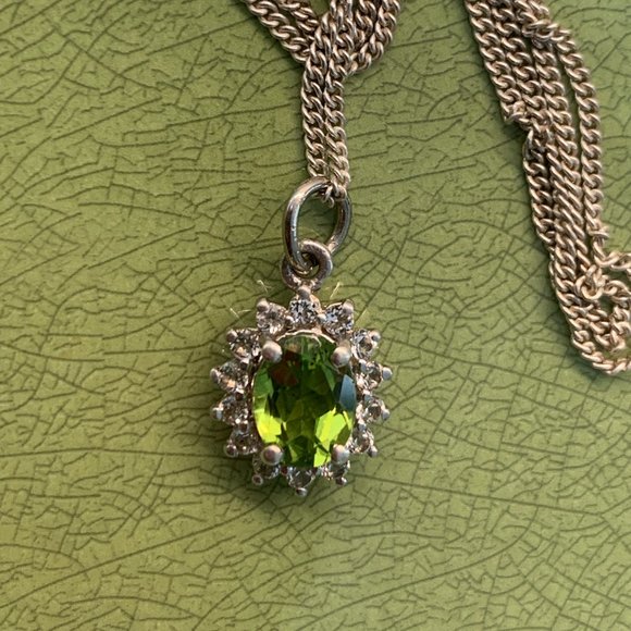 Regal Sterling Silver Pendant Including Petite Chain. - Picture 3 of 14